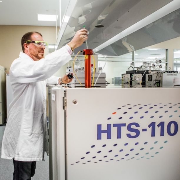 Structure elucidation capabilities on typical pharmaceutical drugs by new nuclear magnetic resonance technology: a 400 MHz high-temperature superconducting power-driven magnet NMR system